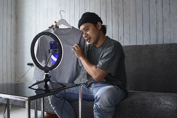 How Should UK Auto Repair Shops Use YouTube Tutorials to Build Trust with Potential Clients?